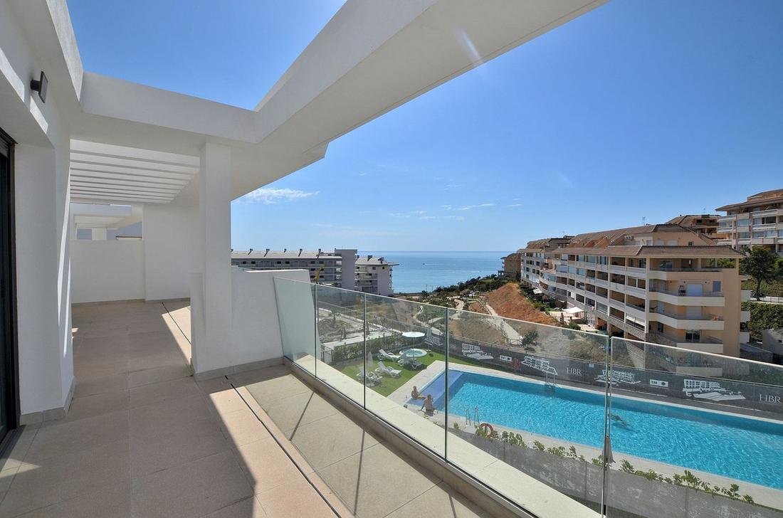 New-build penthouse with sea-view terrace, photo 1