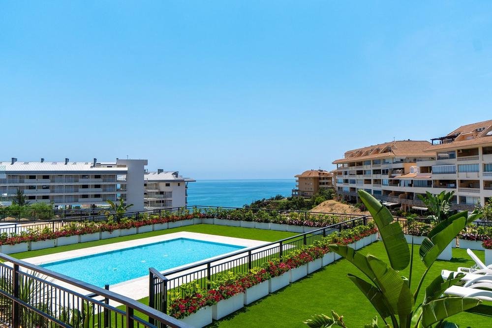 New-build penthouse with sea-view terrace, photo 2